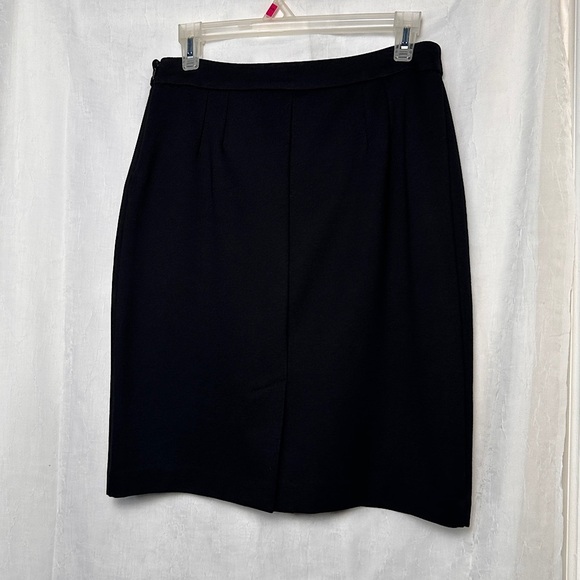 Jones New York Black Stretchy Mini Skirt w/ Feminine Gold Waist Belt Detail - Picture 6 of 16
